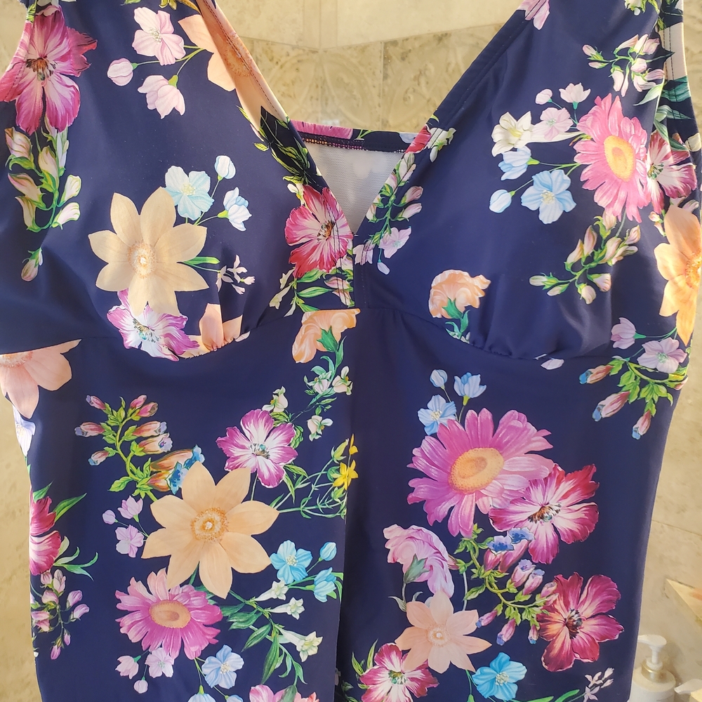 Swim Tankini Top 1x - Picture 2 of 5